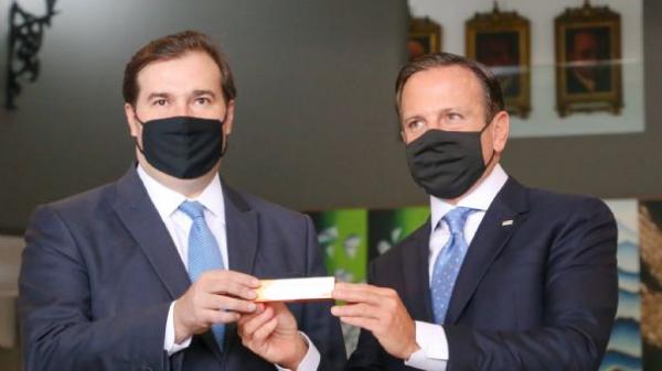 Após seis mandatos, Rodrigo Maia desiste de reeleição na Câmara