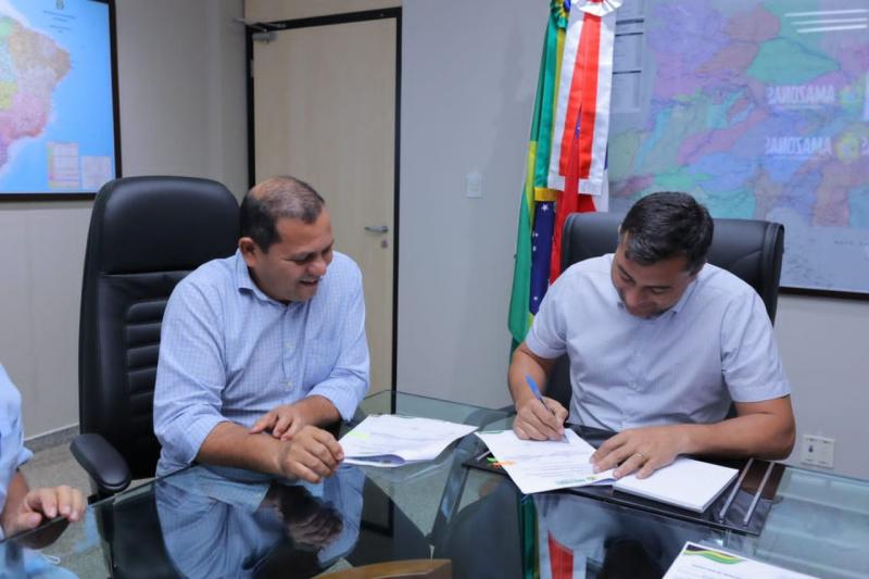 Wilson Lima assina convênio de R$ 11,2 milhões para recuperar sistema viário de Novo Aripuanã