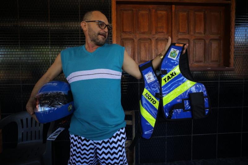 Em Carauari, Governo do Amazonas entrega kits de segurança para 61 contemplados pelo projeto Motociclista Legal