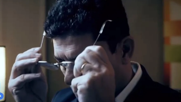 Em vídeo à la Batman, Moro lança curso na internet; assista