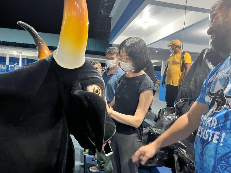 Cônsul Geral Adjunto do Japão em Manaus reconhece contribuição de descendente ao Boi Caprichoso
