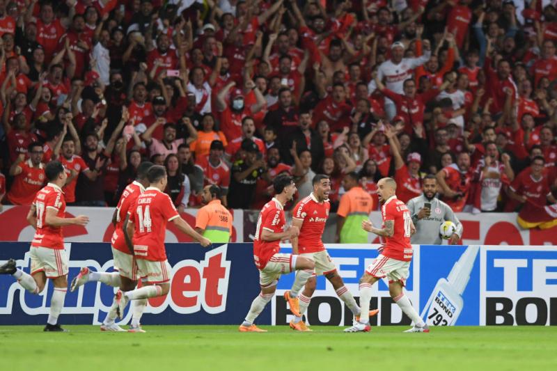Na despedida de D'Alessandro, Internacional vence o Fortaleza de virada