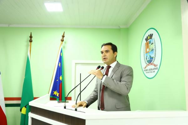 Mateus Assayag destaca novas escolas e avanços na infraestrutura de Parintins