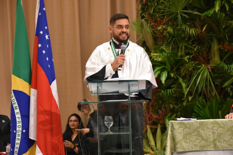 Reitor da UEA anuncia pagamento de professores de cursos especiais