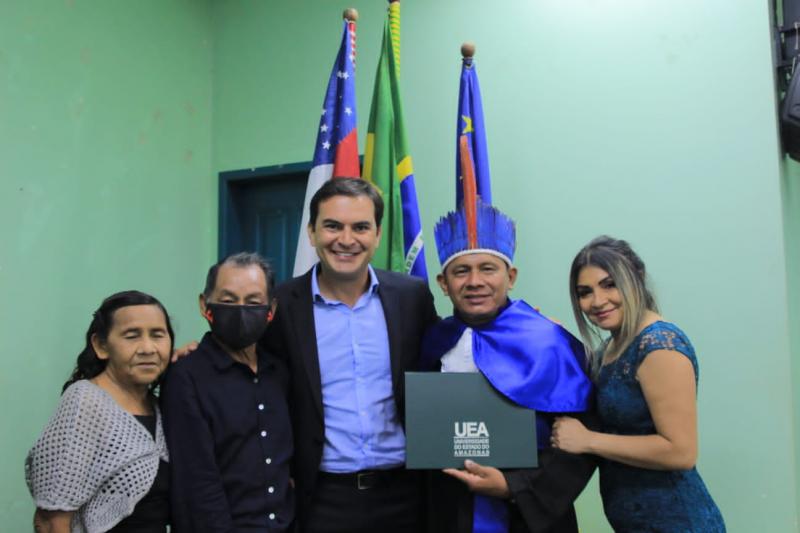 Durante colação de grau, Mateus Assayag exalta novos graduados da UEA