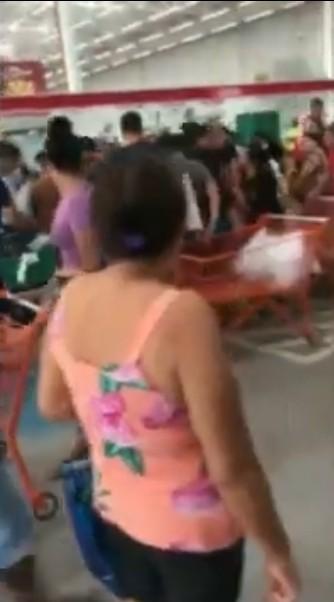 Supermercado lamenta tumulto de clientes em disputa por cebolas em promoção 