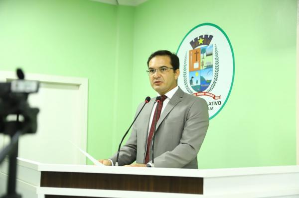 Mateus Assayag ressalta avanços na rede pública de ensino em Parintins