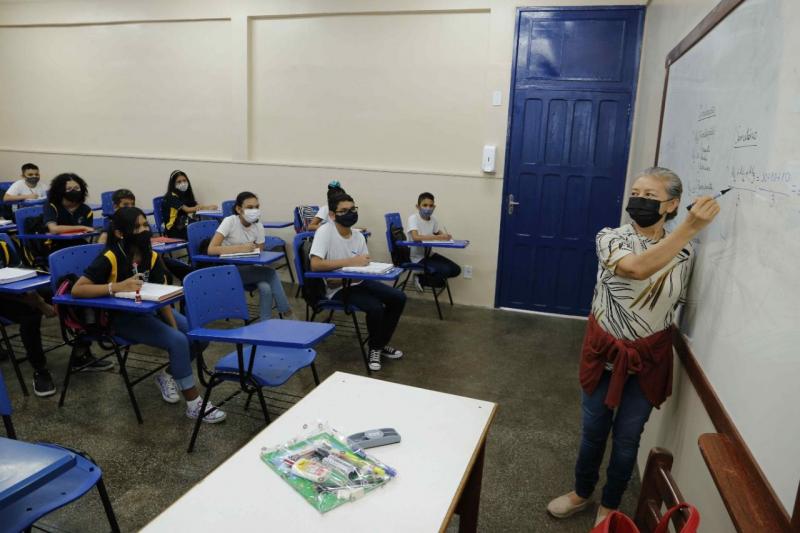 Governo do Amazonas lança editais de processo seletivo para contratação de 416 profissionais da educação