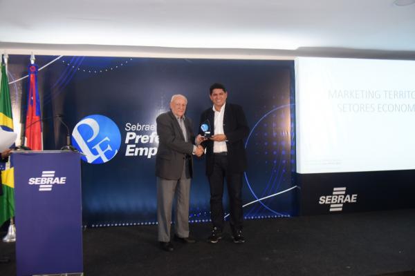 Bi Garcia recebe dois prêmios do SEBRAE Amazonas