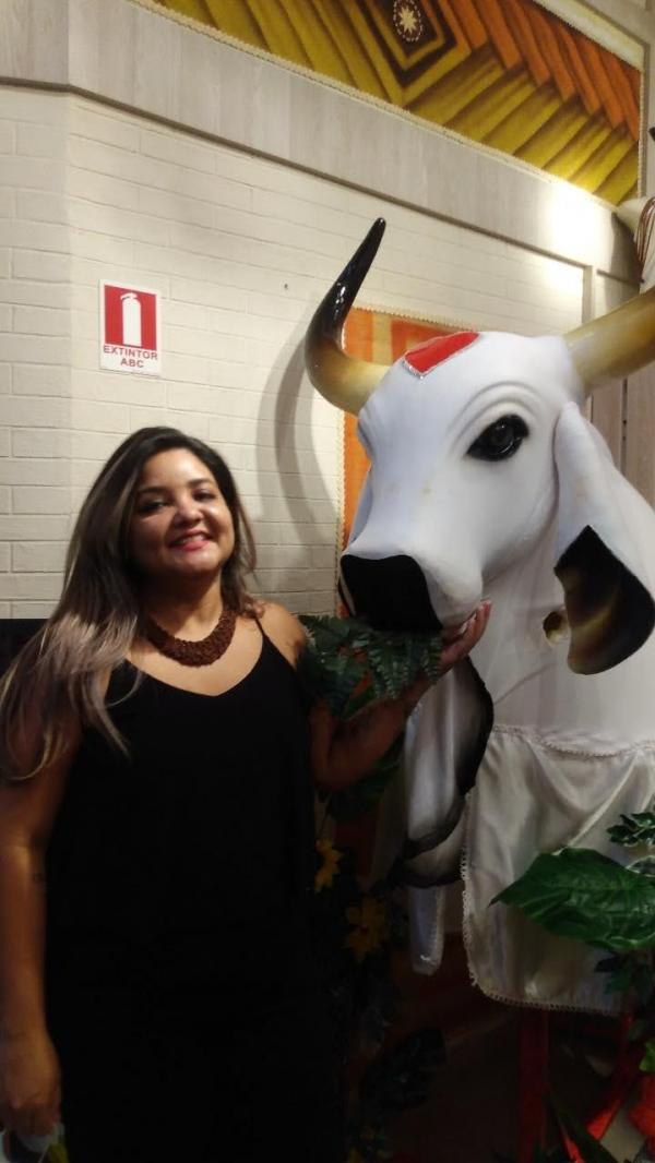 Rafaela Souza é a primeira artista mulher a assinar um ‘figurino fino’ do Festival Folclórico de Parintins