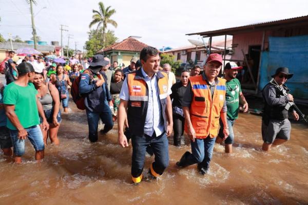 Wilson Lima anuncia 4,7 mil famílias contempladas com o Auxílio Estadual Enchente em Anamã e Caapiranga