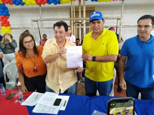 Márcia Baranda destaca a gratidão do povo de Parintins ao senador Eduardo Braga pela conquista do asfalto da Vila Amazônia com 70 milhões de investimentos