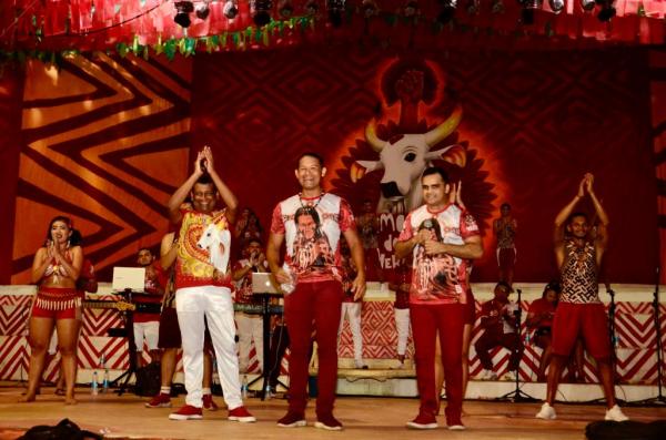 Em noite especial no ensaio show, Garantido lança camisa oficial do Pajé Adriano Paketá