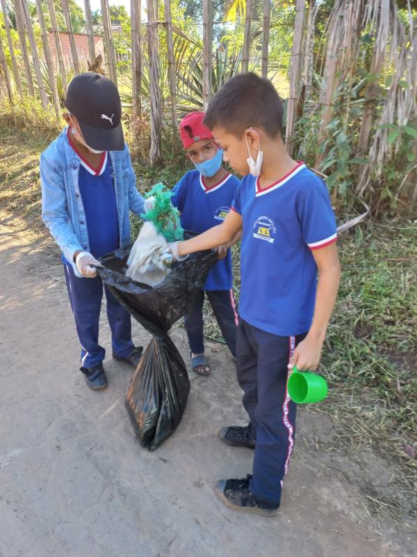 Alunos da Escola Santa Luzia do Macurany dão exemplo ao meio ambiente no projeto Semeando a Educação Ambiental Alunos da Escola Santa Luzia do Macurany dão exemplo ao meio ambiente no projeto Semeando a Educação Ambiental