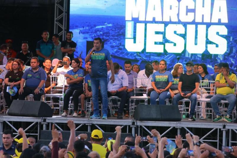 Wilson Lima e primeira-dama Taiana Lima participam da Marcha para Jesus, com a presença do presidente Bolsonaro