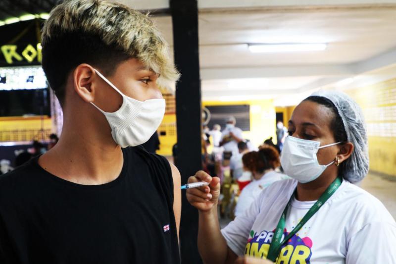 Amazonas inicia aplicação de dose de reforço contra a Covid-19 para adolescentes, a partir desta terça-feira (31/05)