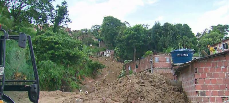Sobe para 127 número de mortes devido às chuvas em Pernambuco