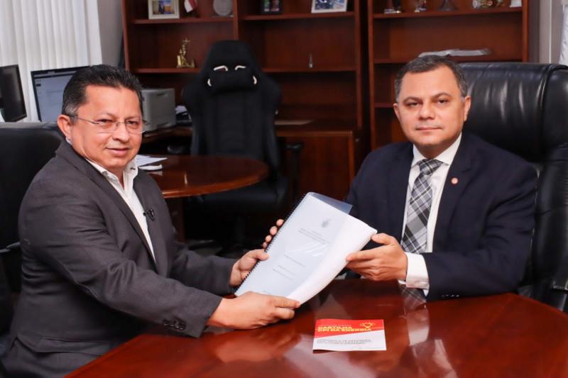 Deputado estadual Sinésio Campos entrega relatório final ao Ministério Público