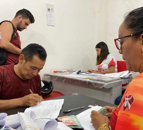 Garantido paga mais uma parcela para trabalhadores do bumbá