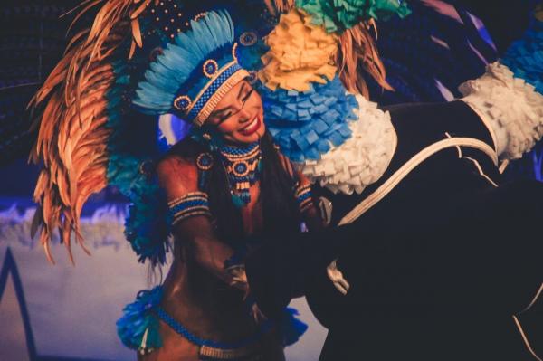 Cunhã-poranga e pajé do Caprichoso protagonizam festa da resistência indígena
