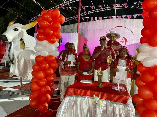 Garantido reúne torcedores tradicionais na ladainha a Santo Antônio