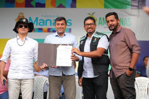 Wilson Lima e David Almeida dão ordem de serviço para reforma da feira da Japiinlândia