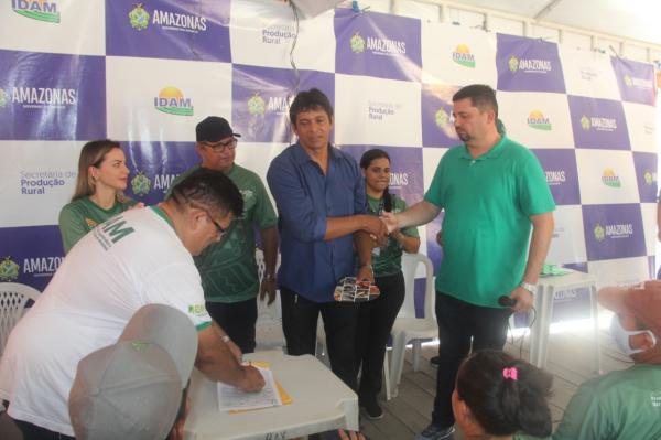 Em Parintins, Governo do Amazonas lança Regulariza + Organizações Agro, que vai beneficiar 10 mil famílias no estado