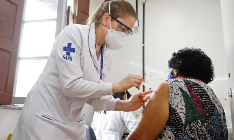 Seis em cada dez mortos por Covid-19 não tomaram a 3ª dose da vacina