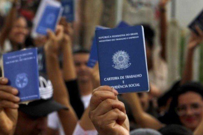 Desemprego cai para 9,8% em maio, menor patamar para o trimestre desde 2015