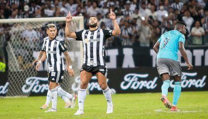 Atlético-MG vence Emelec com gol de Hulk e avança na Libertadores