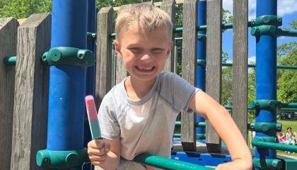 EUA: Menino de oito anos atingido em tiroteio em Illinois fica paraplégico