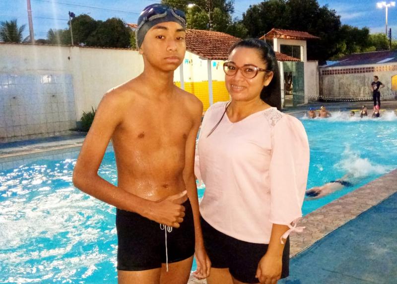 Superação: Busca pela natação para problema de saúde leva atleta parintinense a disputa do JEAs 2022