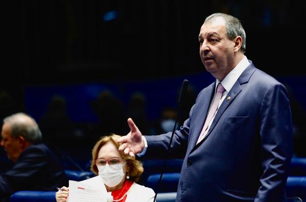 Omar vota a favor e Senado aprova MP que cria linhas de microcrédito para pessoas físicas e MEI