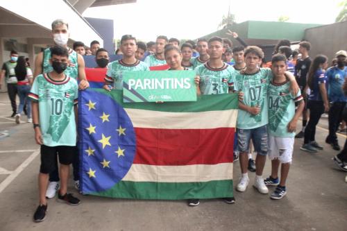 Atletas de Parintins participam da cerimônia de abertura dos JEAs