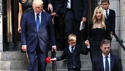 Donald Trump comparece a funeral de sua ex-esposa Ivana