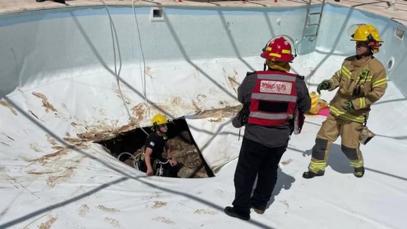 Homem morre ao ser sugado por buraco na piscina em Israel