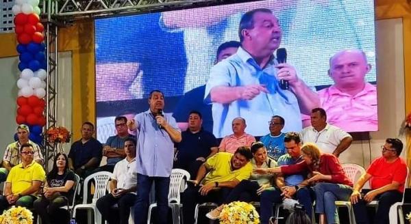 Omar Aziz fala de acessibilidade, alfineta Bolsonaro, brinca com novela Pantanal e é ovacionado em Parintins, ASSISTA VÍDEO Omar Aziz fala de acessibilidade, alfineta Bolsonaro, brinca com novela Pantanal e é ovacionado em Parintins, ASSISTA VÍDEO