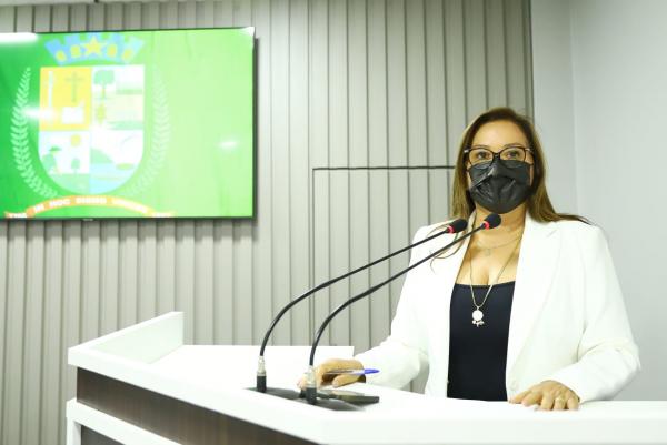 Márcia Baranda destaca ação do Senador Eduardo Braga na ordem de serviço para recapeamento da estrada da Vila Amazônia e auxílio taxista