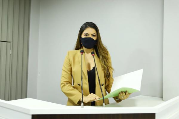 Brena Dianná faz projeto que libera entrada de alimentos e bebidas não alcoólicas no Bumbódromo Brena Dianná faz projeto que libera entrada de alimentos e bebidas não alcoólicas no Bumbódromo