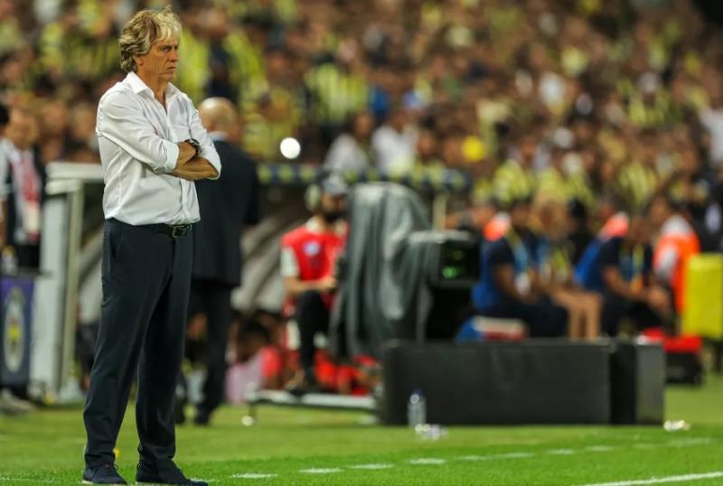 Jorge Jesus reclama da obrigação de escalar turcos: 