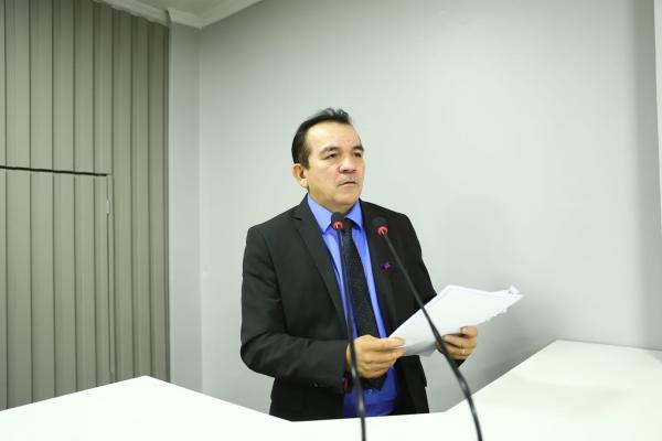 Massilon volta a cobrar concurso público municipal e manifestação de Comissão