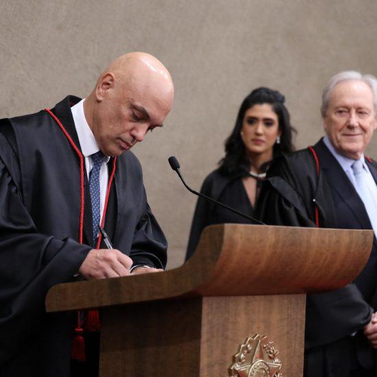 Moraes assume o TSE e promete reação ‘implacável’ à divulgação de fake news na eleição