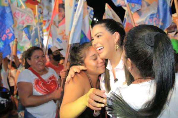 Mayra Dias enaltece luta pelas mulheres e compromisso com Parintins em comício com Wilson Lima e Saullo Vianna