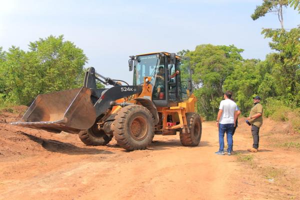 Prefeitura de Parintins executa melhorias na estrada do São Miguel do Parananema
