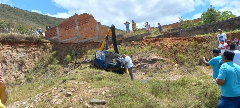 Helicóptero com deputado federal cai na Bahia