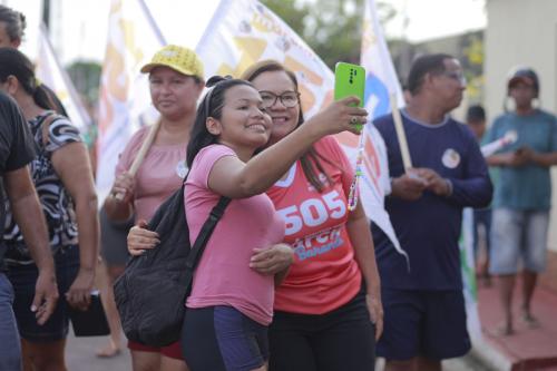 No Bairro São Benedito, Márcia Baranda conquista apoio dos moradores 