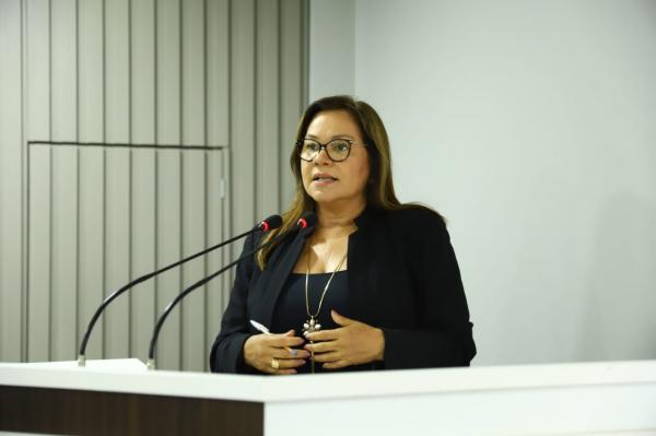 Márcia Baranda solicita Moção de Aplausos para vencedora do Prêmio Expocom Nacional 2022, a parintinense Ádria Xavier