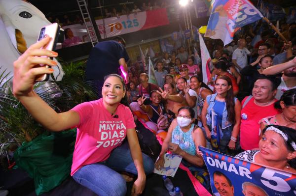Em Manaus, Mayra Dias reúne mais de 5 mil pessoas em comício