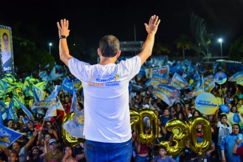 Em clima de festa, Saullo mobiliza zona norte de Manaus e recebe apoio da população