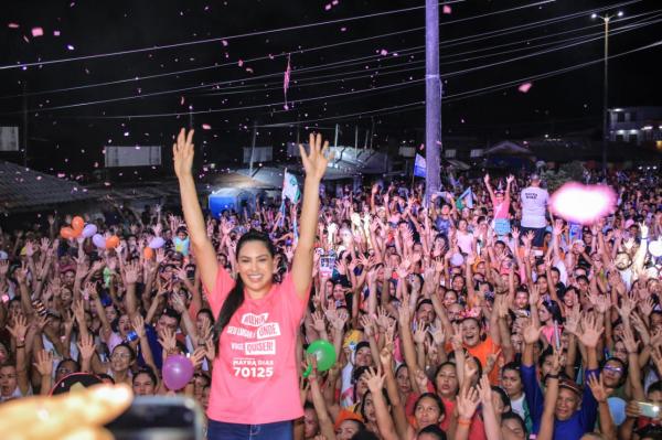 Mais de 20 mil pessoas participam de caminhada e comício de Mayra Dias no bairro da Francesa 
